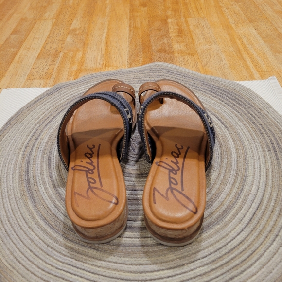 🔵EUC~ ZODIAC TOE LOOP SANDAL - Picture 5 of 5